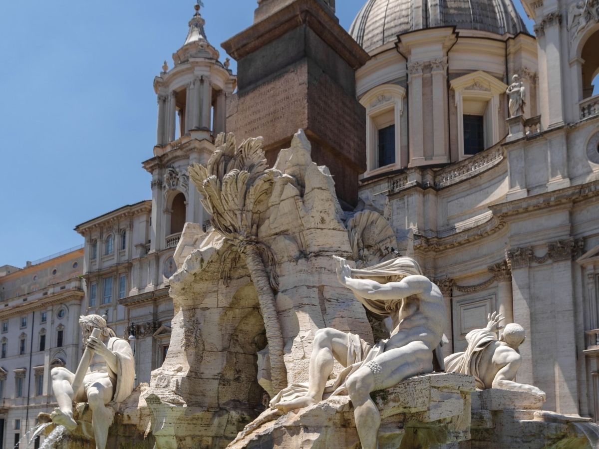A baroque duel in stone